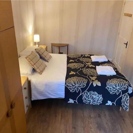 1 Bed In The Outskirts Of Edinburgh, Free Wifi & Street Parking, Self-Catering Apartment Broxburn Exterior foto