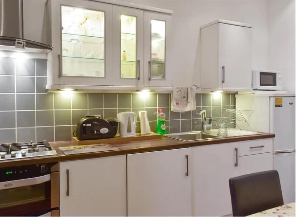 1 Bed In The Outskirts Of Edinburgh, Free Wifi & Street Parking, Self-Catering Apartment Broxburn Exterior foto