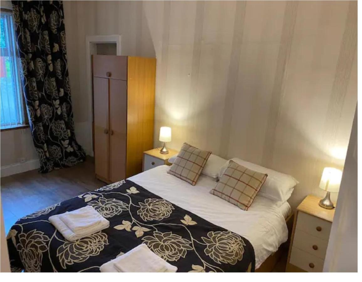 1 Bed In The Outskirts Of Edinburgh, Free Wifi & Street Parking, Self-Catering Apartment Broxburn Exterior foto