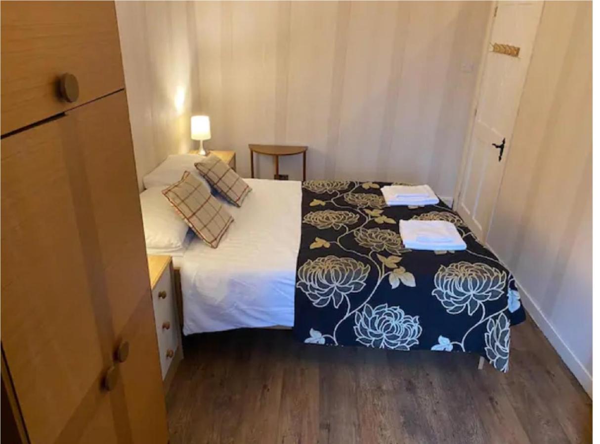 1 Bed In The Outskirts Of Edinburgh, Free Wifi & Street Parking, Self-Catering Apartment Broxburn Exterior foto