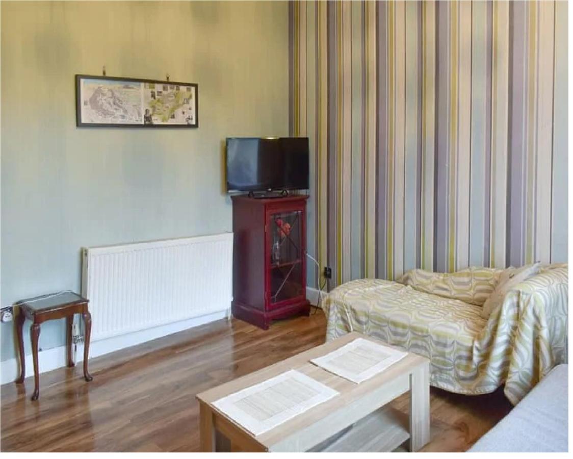 1 Bed In The Outskirts Of Edinburgh, Free Wifi & Street Parking, Self-Catering Apartment Broxburn Exterior foto