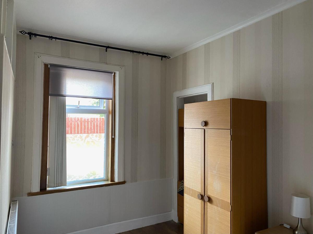 1 Bed In The Outskirts Of Edinburgh, Free Wifi & Street Parking, Self-Catering Apartment Broxburn Exterior foto