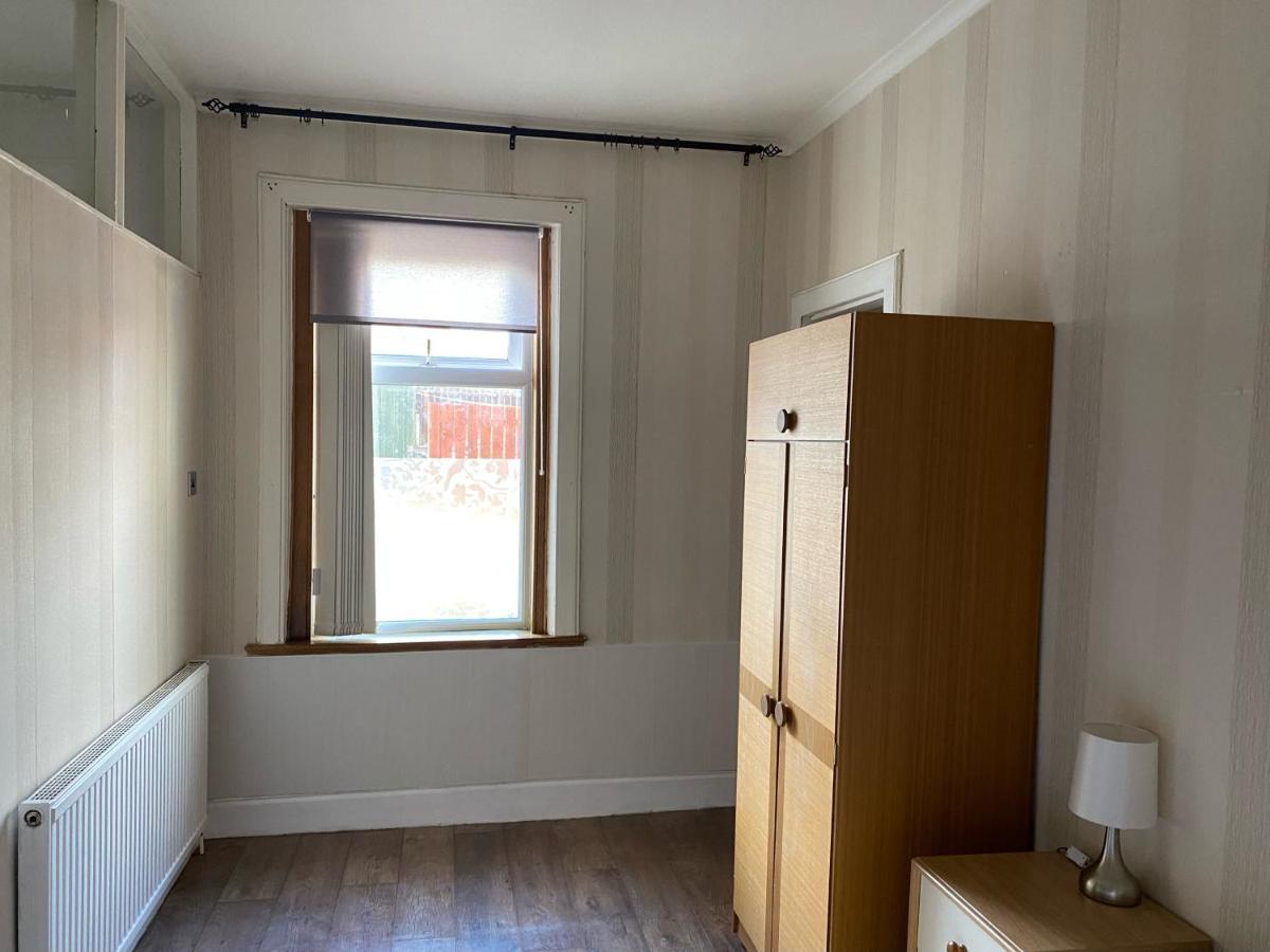 1 Bed In The Outskirts Of Edinburgh, Free Wifi & Street Parking, Self-Catering Apartment Broxburn Exterior foto